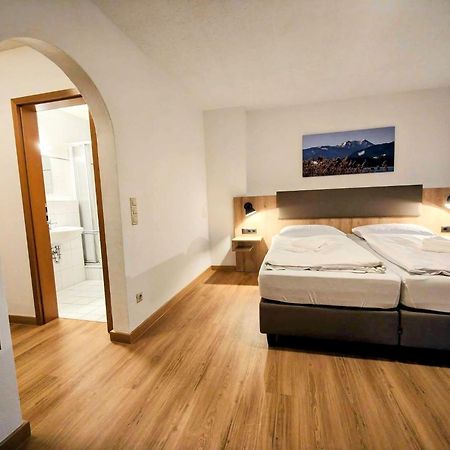 A8 Hotel Im Darchinger Hof Bed & Breakfast - Zwischen Holzkirchen Und Weyarn - Zwischen Muenchen Salzburg Und Innsbruck - Kurz Vor Dem Irschenberg Kültér fotó