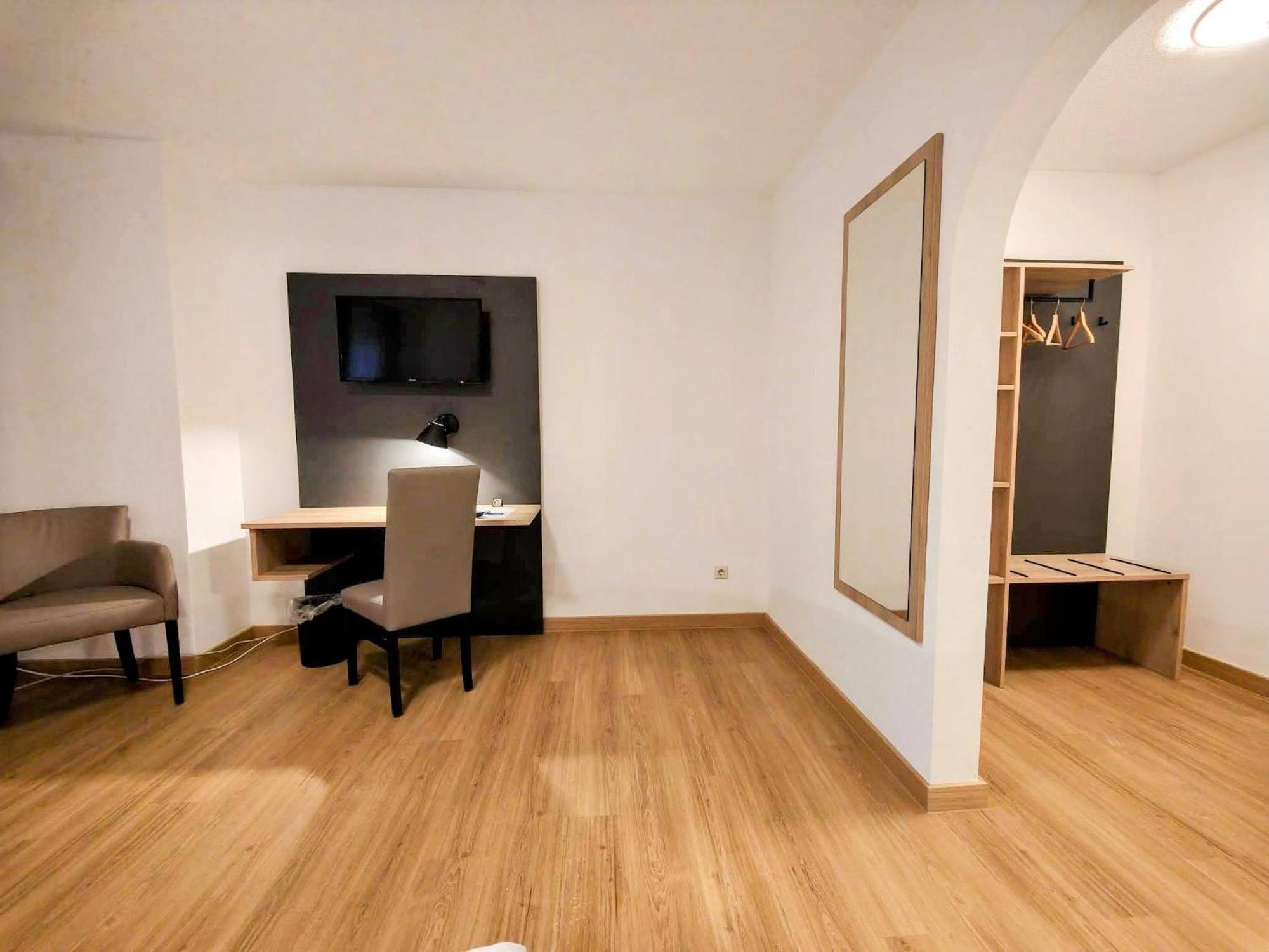 A8 Hotel Im Darchinger Hof Bed & Breakfast - Zwischen Holzkirchen Und Weyarn - Zwischen Muenchen Salzburg Und Innsbruck - Kurz Vor Dem Irschenberg Kültér fotó