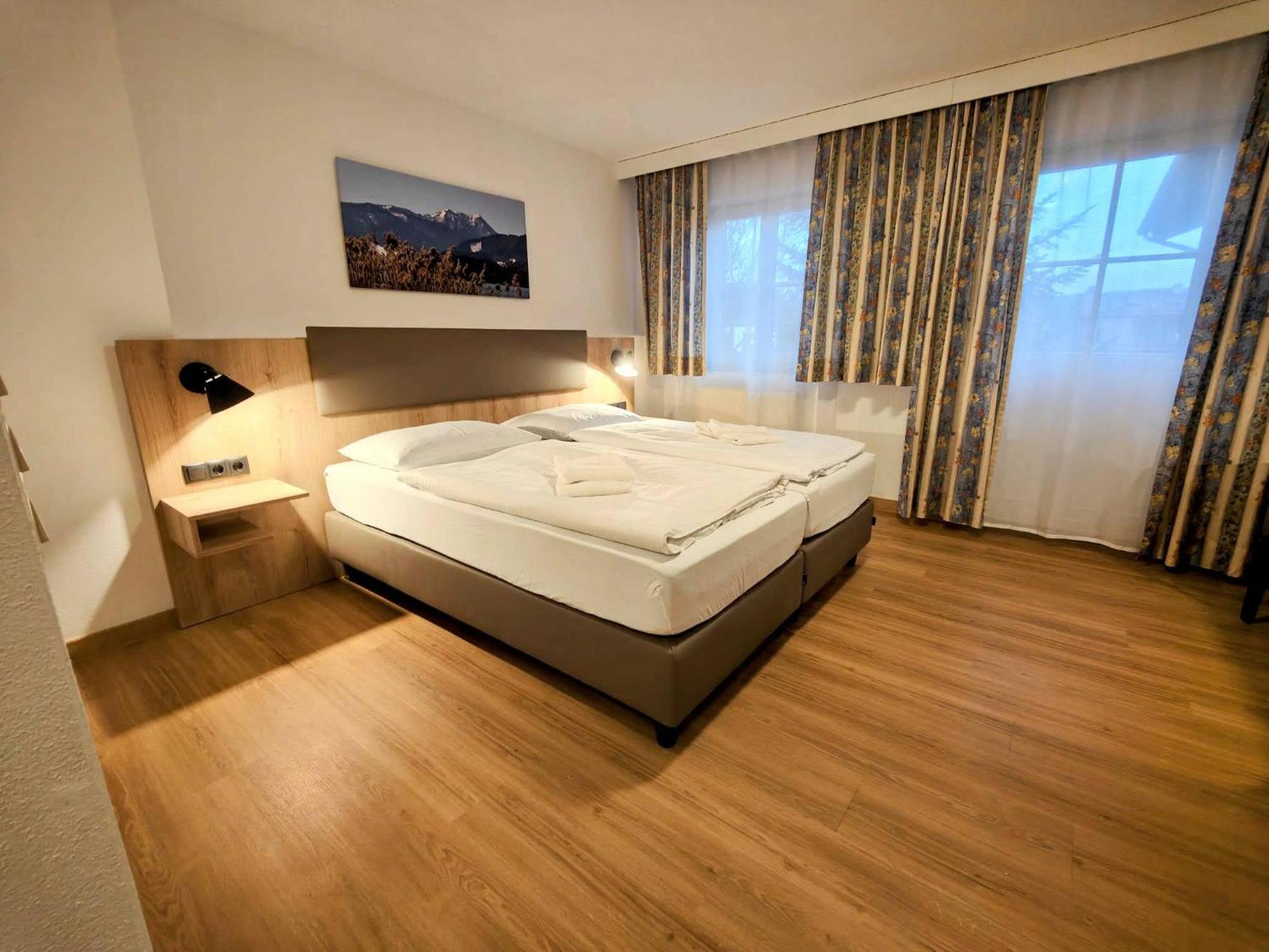 A8 Hotel Im Darchinger Hof Bed & Breakfast - Zwischen Holzkirchen Und Weyarn - Zwischen Muenchen Salzburg Und Innsbruck - Kurz Vor Dem Irschenberg Kültér fotó