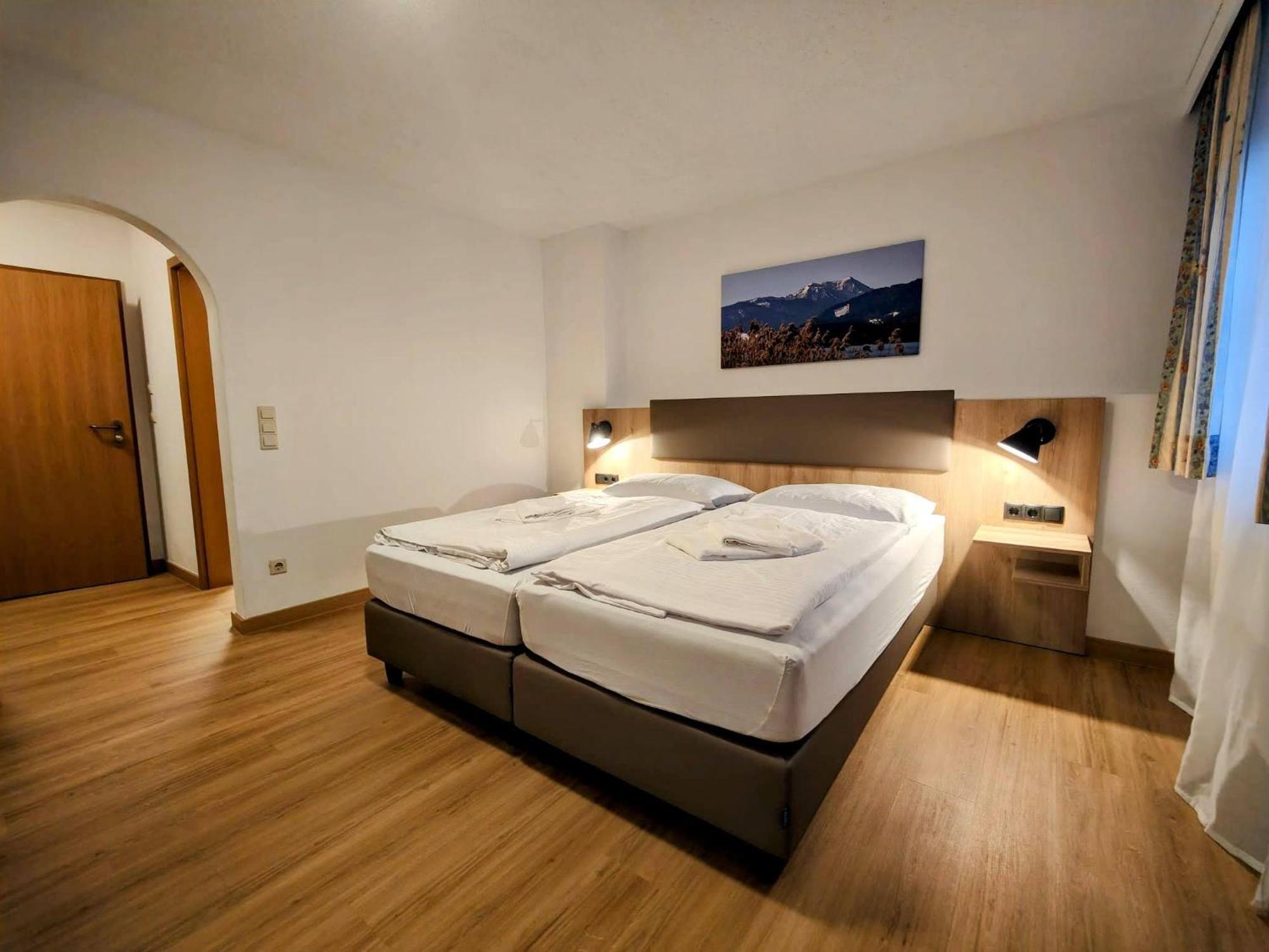 A8 Hotel Im Darchinger Hof Bed & Breakfast - Zwischen Holzkirchen Und Weyarn - Zwischen Muenchen Salzburg Und Innsbruck - Kurz Vor Dem Irschenberg Kültér fotó