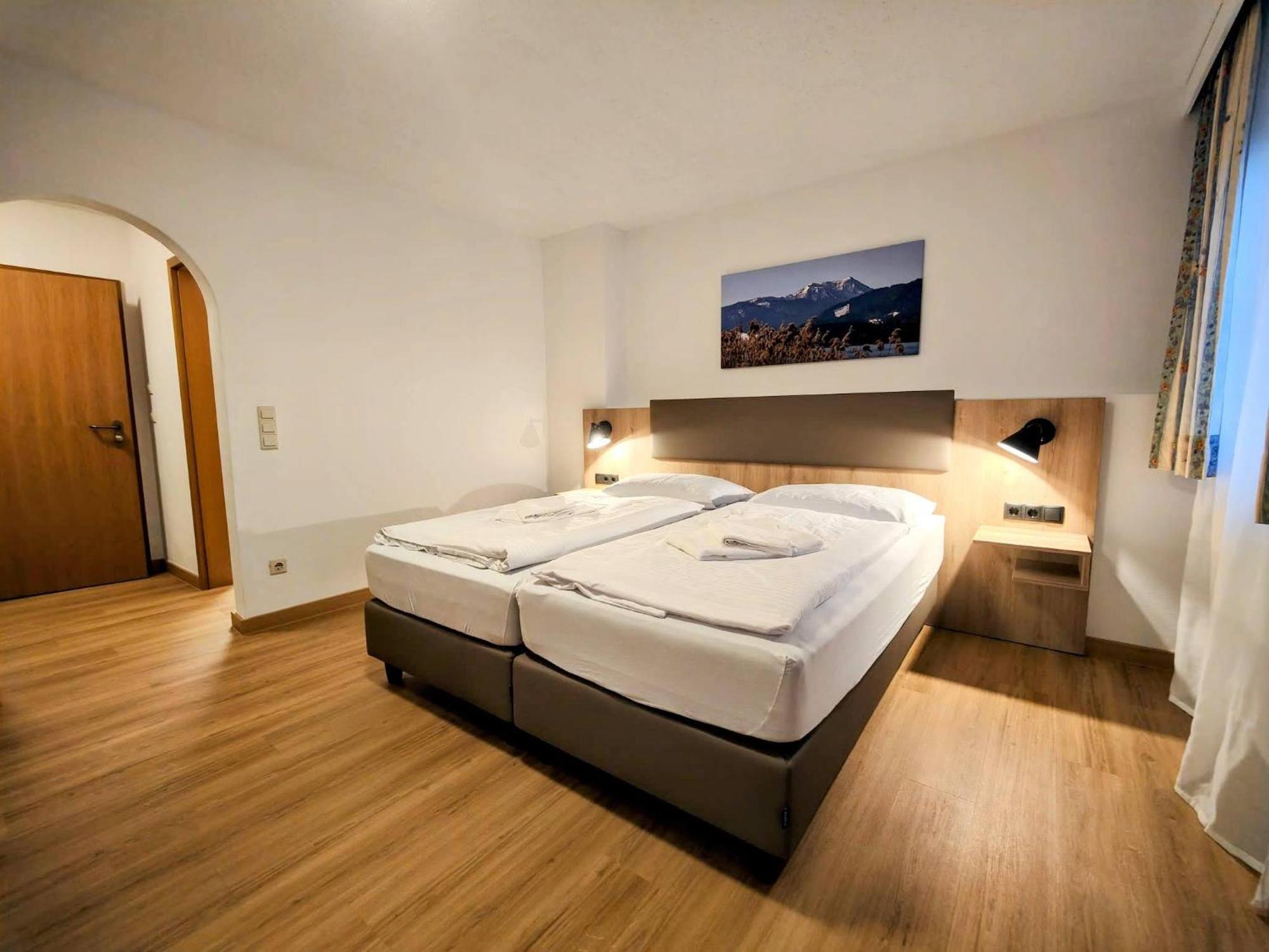 A8 Hotel Im Darchinger Hof Bed & Breakfast - Zwischen Holzkirchen Und Weyarn - Zwischen Muenchen Salzburg Und Innsbruck - Kurz Vor Dem Irschenberg Kültér fotó