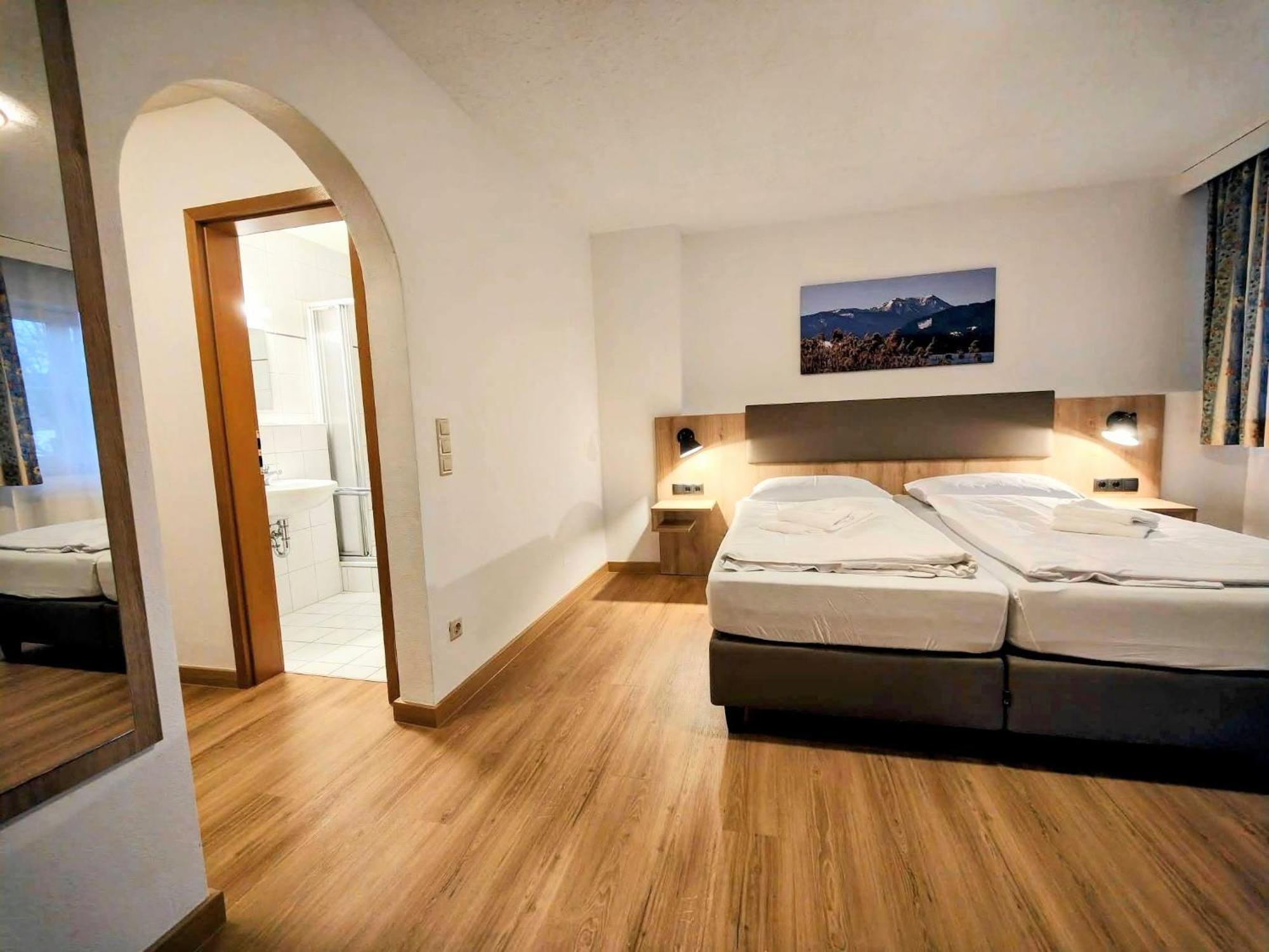 A8 Hotel Im Darchinger Hof Bed & Breakfast - Zwischen Holzkirchen Und Weyarn - Zwischen Muenchen Salzburg Und Innsbruck - Kurz Vor Dem Irschenberg Kültér fotó
