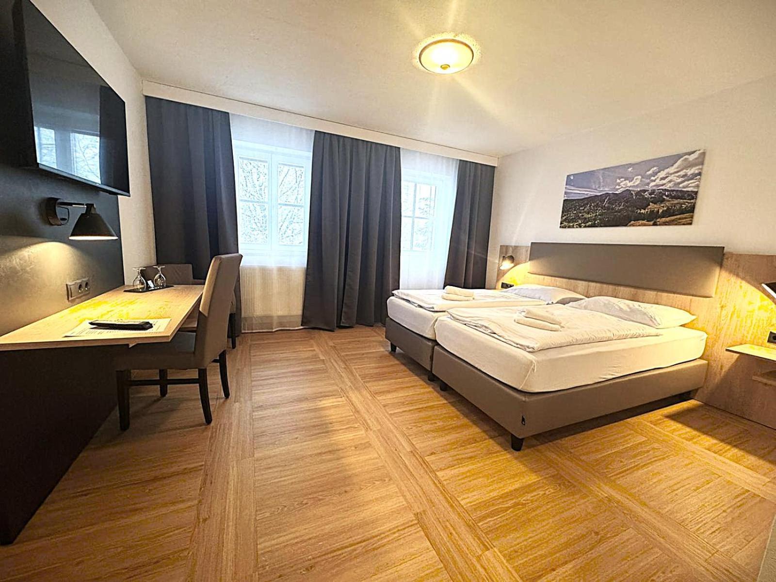 A8 Hotel Im Darchinger Hof Bed & Breakfast - Zwischen Holzkirchen Und Weyarn - Zwischen Muenchen Salzburg Und Innsbruck - Kurz Vor Dem Irschenberg Kültér fotó
