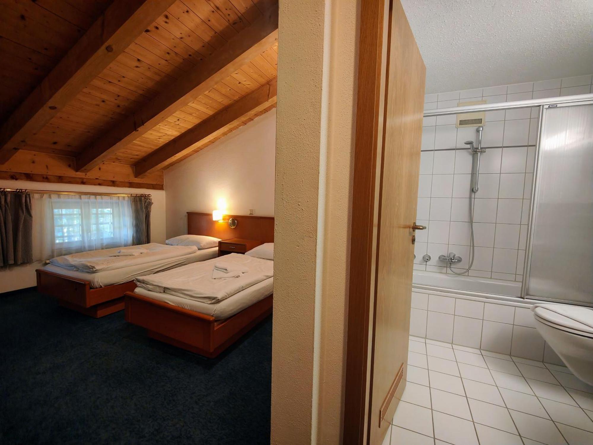 A8 Hotel Im Darchinger Hof Bed & Breakfast - Zwischen Holzkirchen Und Weyarn - Zwischen Muenchen Salzburg Und Innsbruck - Kurz Vor Dem Irschenberg Szoba fotó
