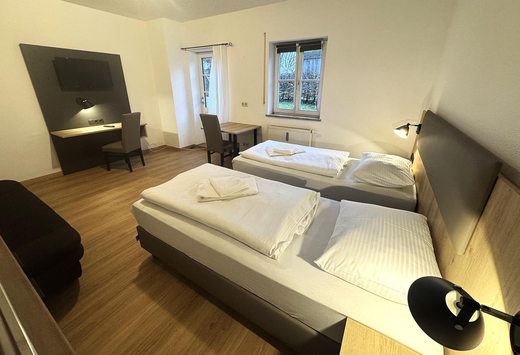 A8 Hotel Im Darchinger Hof Bed & Breakfast - Zwischen Holzkirchen Und Weyarn - Zwischen Muenchen Salzburg Und Innsbruck - Kurz Vor Dem Irschenberg Kültér fotó