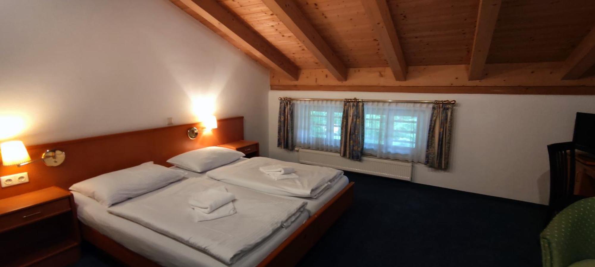 A8 Hotel Im Darchinger Hof Bed & Breakfast - Zwischen Holzkirchen Und Weyarn - Zwischen Muenchen Salzburg Und Innsbruck - Kurz Vor Dem Irschenberg Szoba fotó