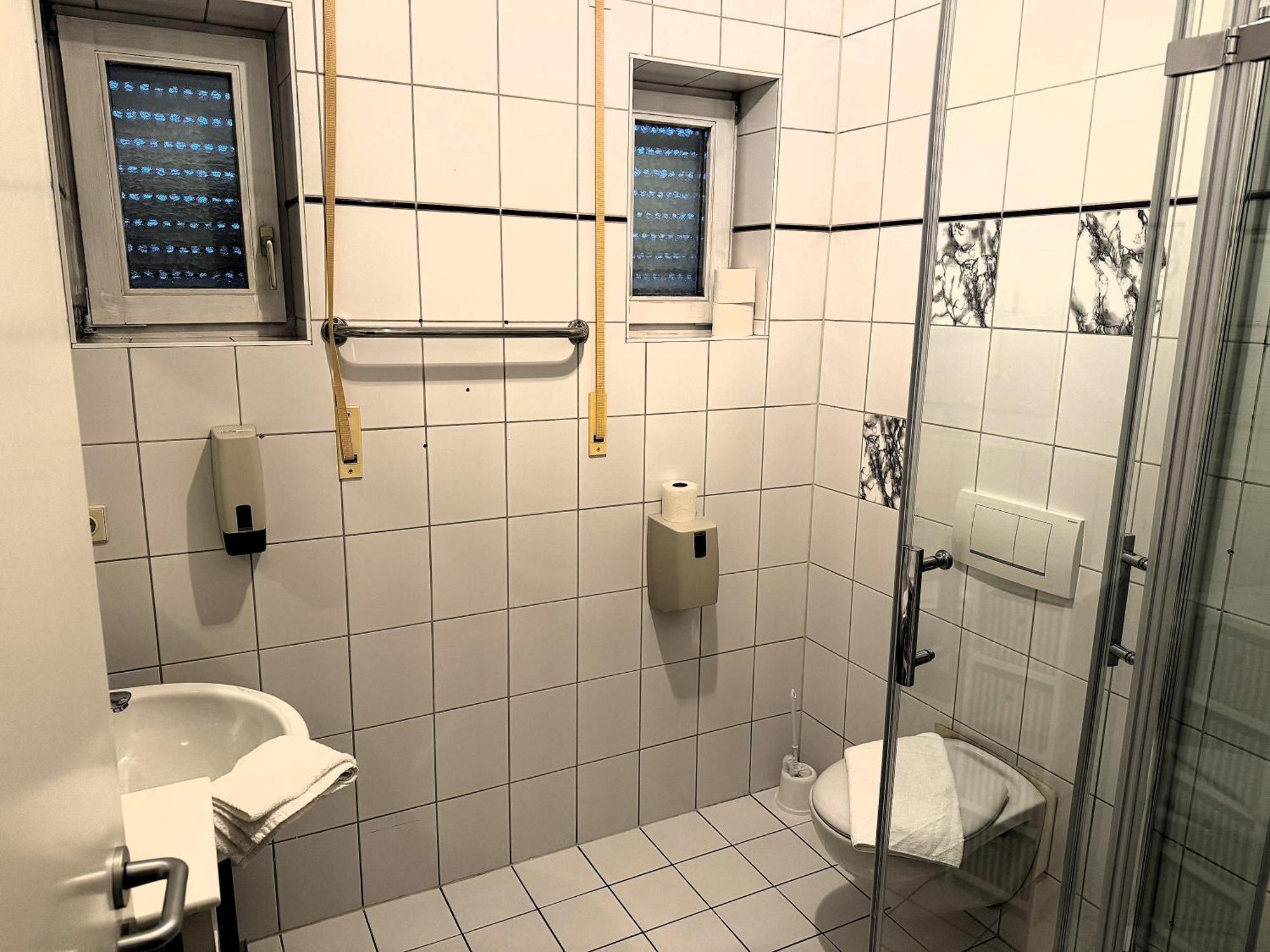 A8 Hotel Im Darchinger Hof Bed & Breakfast - Zwischen Holzkirchen Und Weyarn - Zwischen Muenchen Salzburg Und Innsbruck - Kurz Vor Dem Irschenberg Szoba fotó